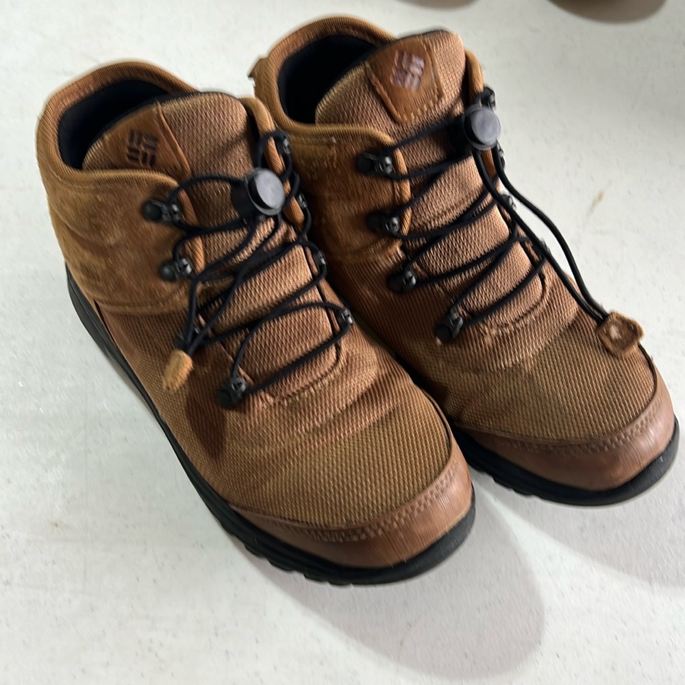 EUC Columbia Big Kids’ Fairbanks™ Mid Boot size 6
